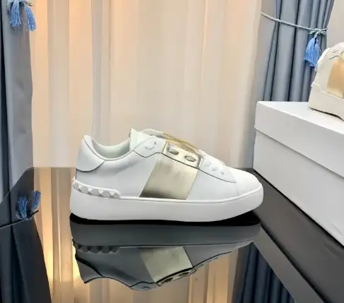 Valentino Rockstud Sneakers — photo 10 of 10