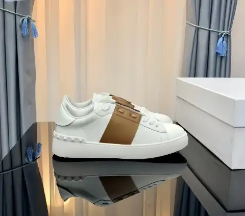 Valentino Rockstud Sneakers — photo 6 of 10