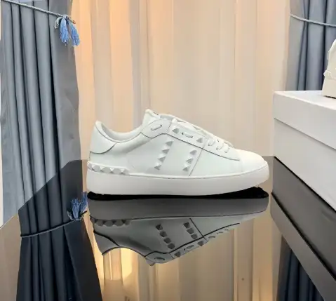 Valentino Rockstud Sneakers — photo 7 of 10