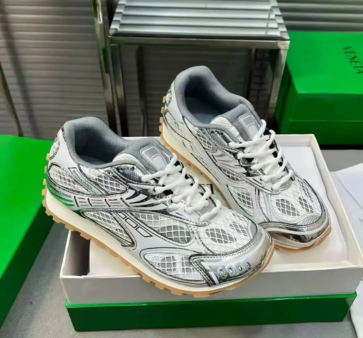 Saucony Shadow 6000 Sneakers / Bottega Veneta Shoes — photo 13 of 15