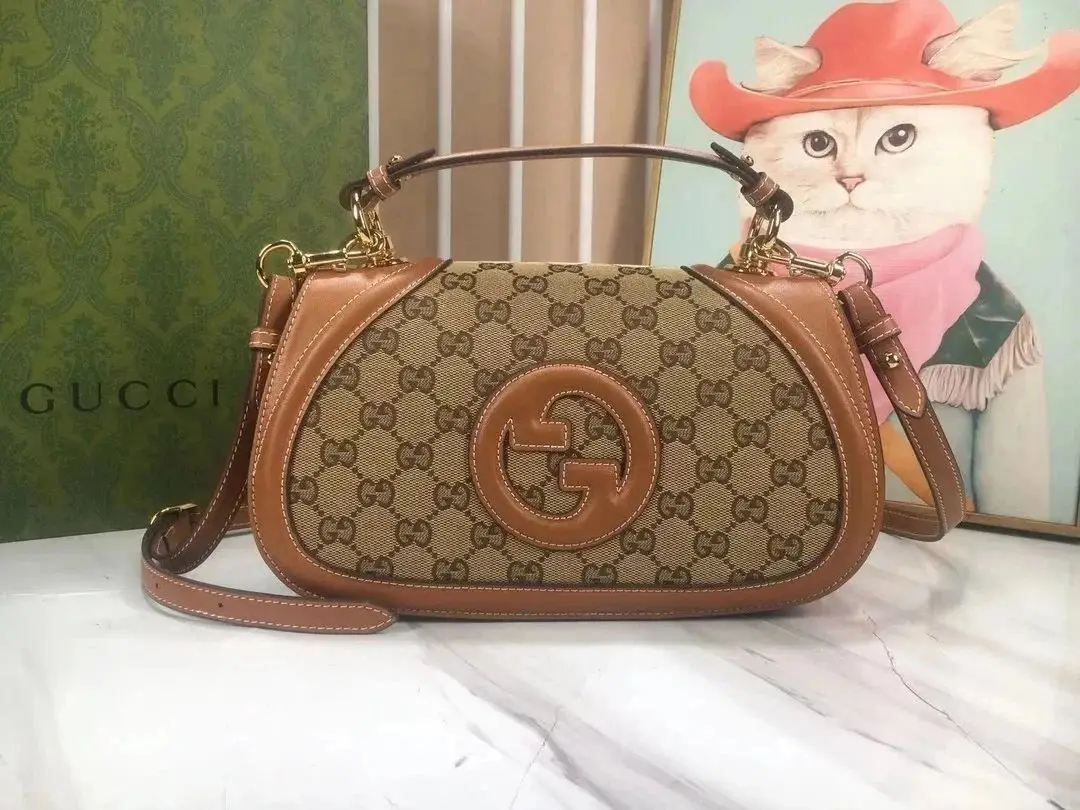 Gucci GG Supreme Shoulder Bag — photo 11 of 14