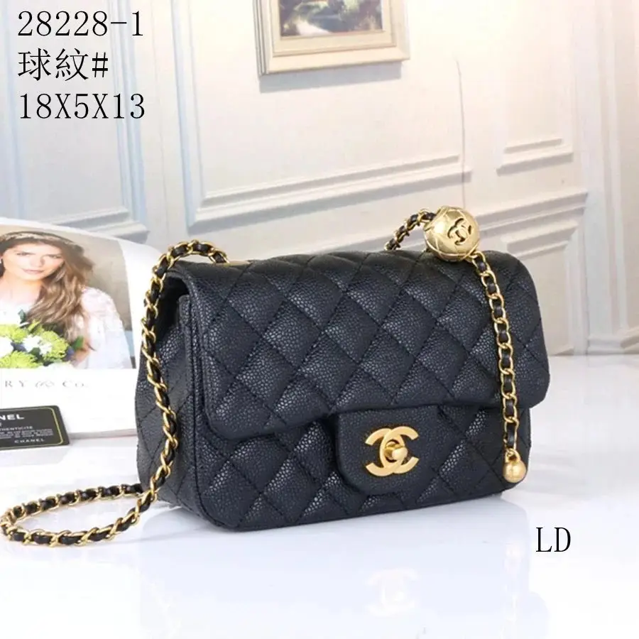 Chanel Classic Flap Bag — photo 2 of 5