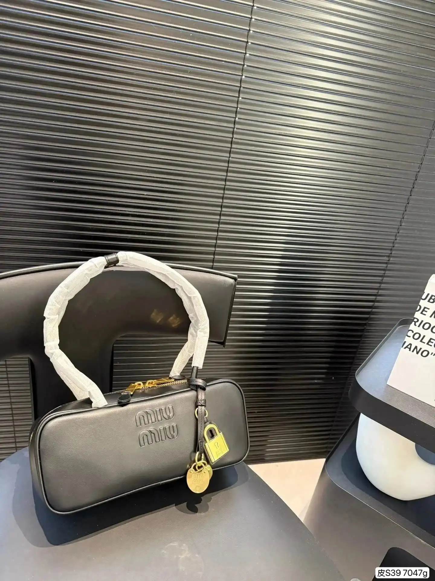 miumiu bag — photo 3 of 4