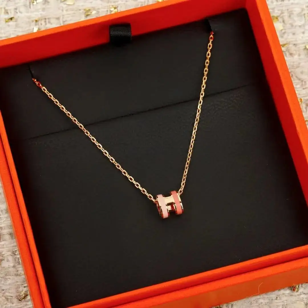 Chanel Pearl CC Logo Necklace — photo 12 of 15