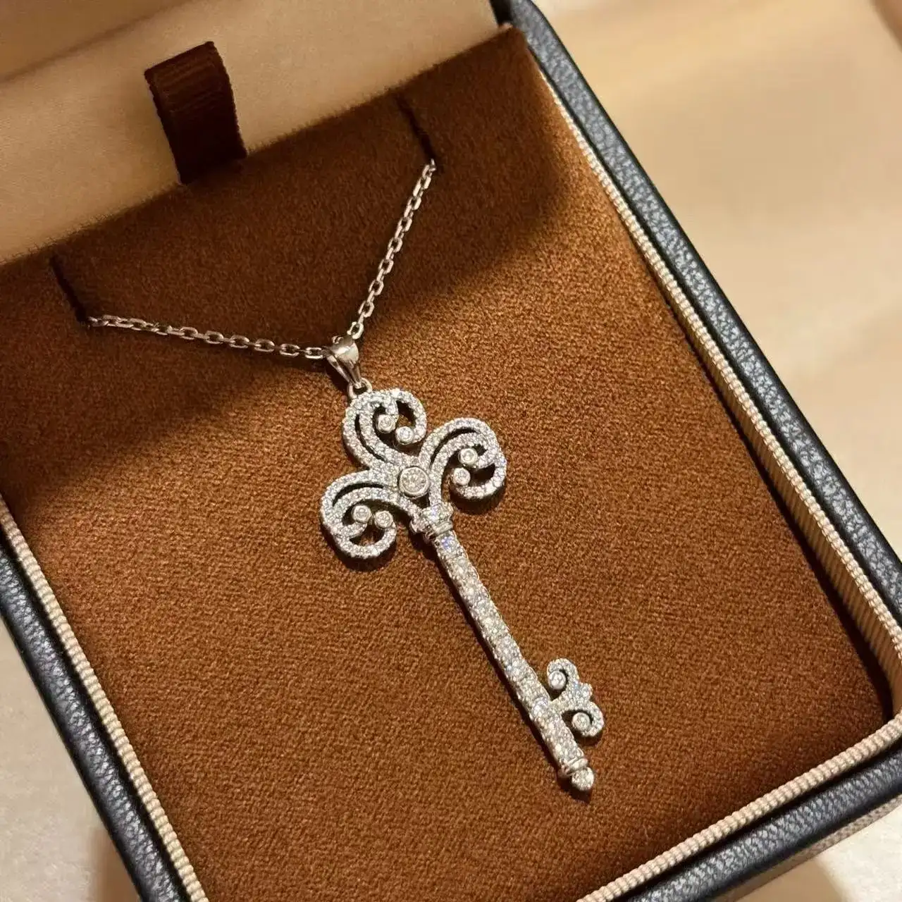 Chanel Pearl CC Logo Necklace — photo 3 of 15