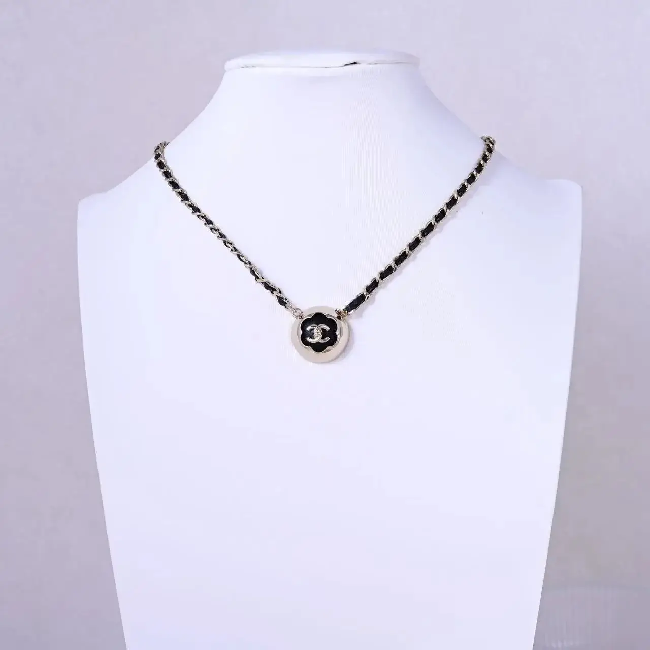 Chanel Pearl CC Logo Necklace — photo 9 of 15