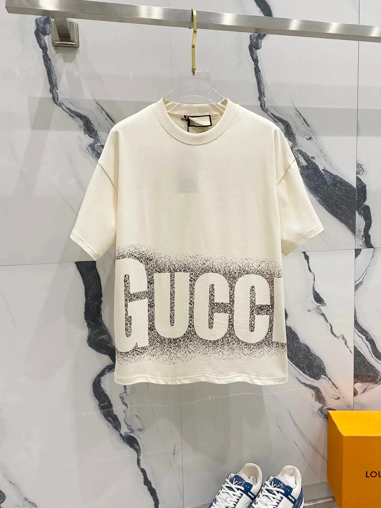 Gucci T-shirt 1 — photo 2 of 11