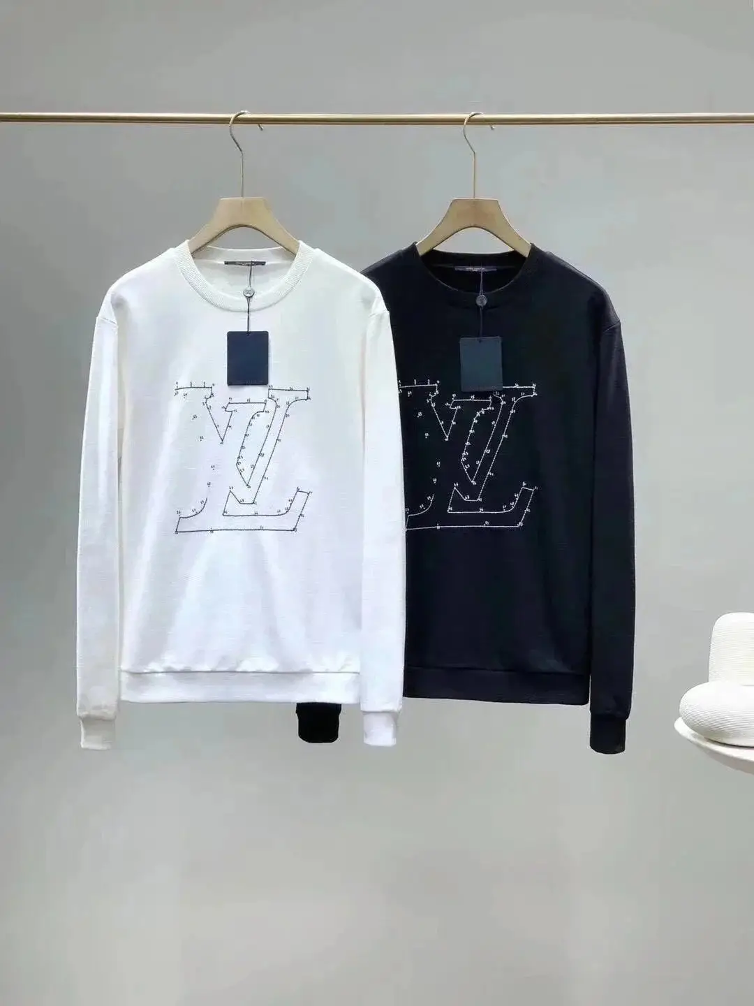 Louis Vuitton LV Monogram / Louis Vuitton2 / Gradient Logo Sweatshirts — photo 10 of 12