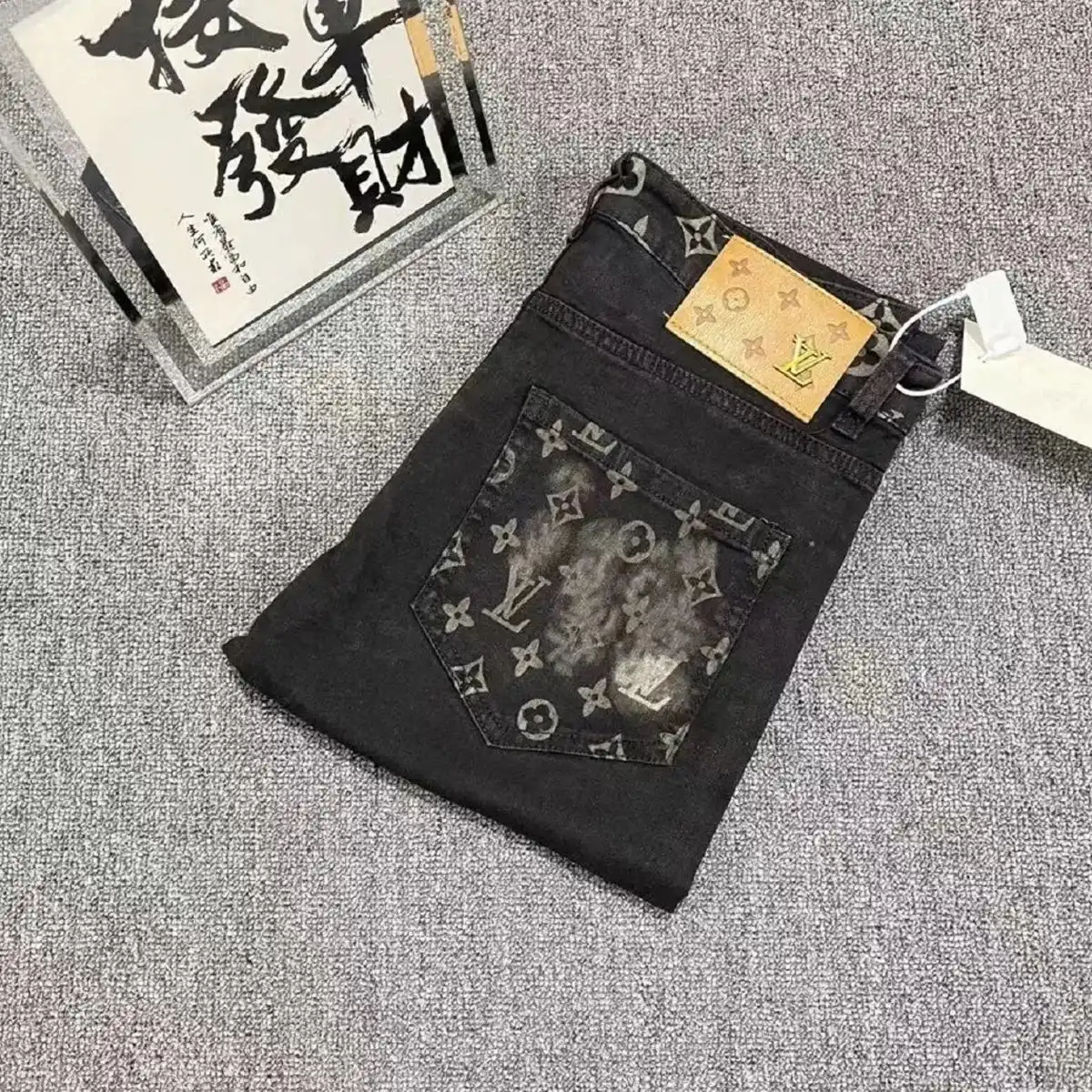 LV Jeans — photo 9 of 11
