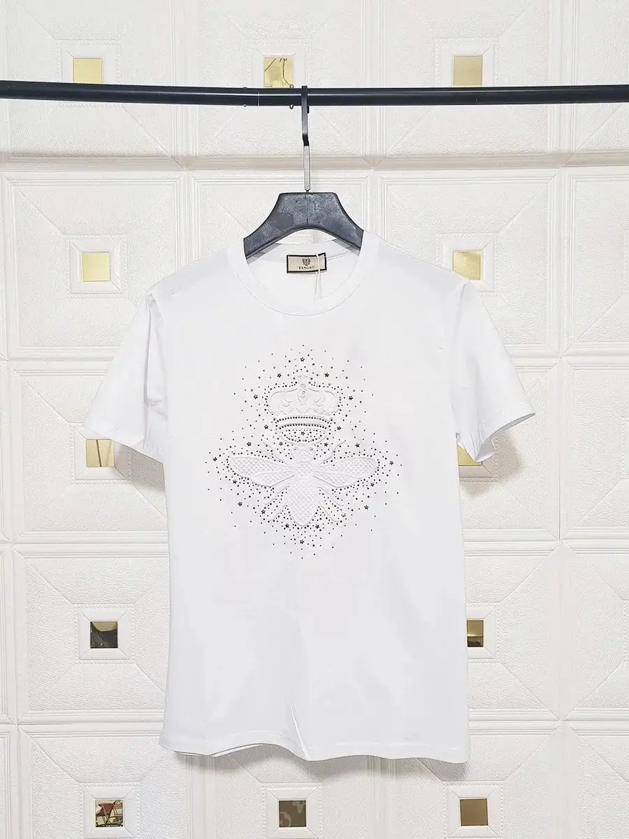 Burberry Logo T-Shirt - Red and Black Options — photo 10 of 14