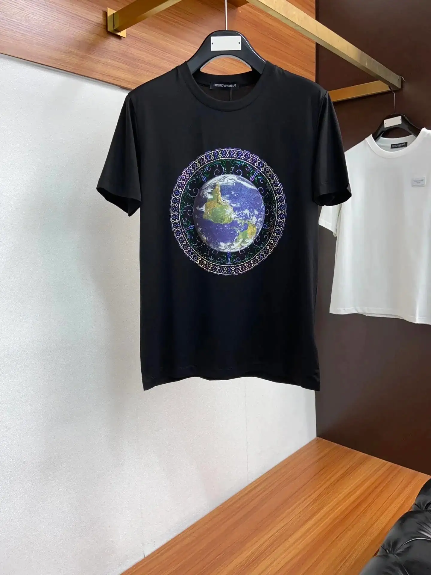 Burberry Logo T-Shirt - Red and Black Options — photo 11 of 14