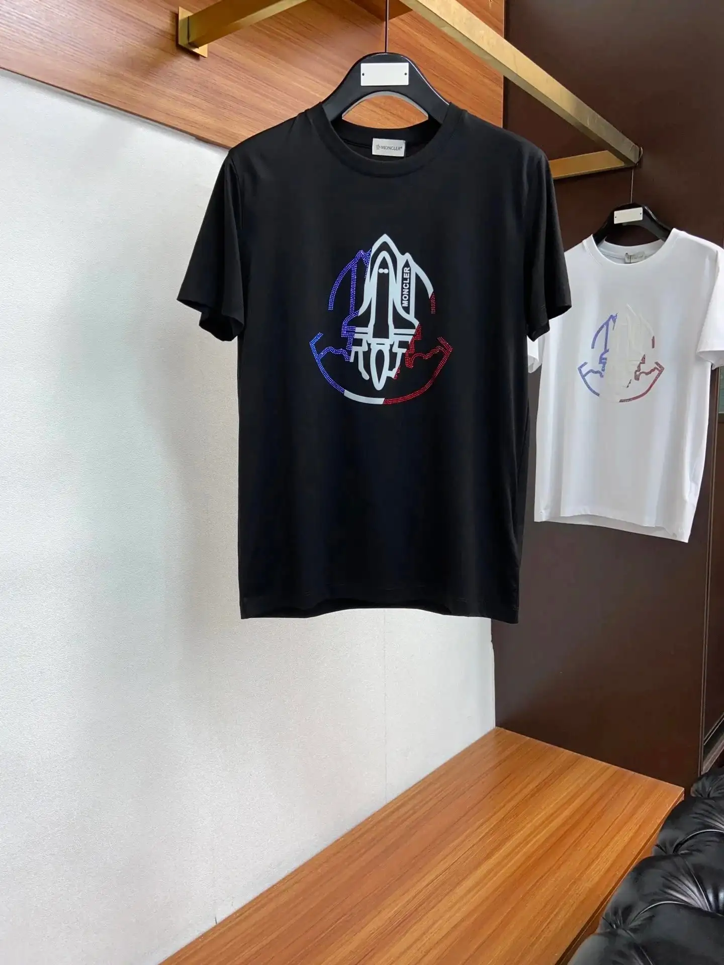 Burberry Logo T-Shirt - Red and Black Options — photo 3 of 14