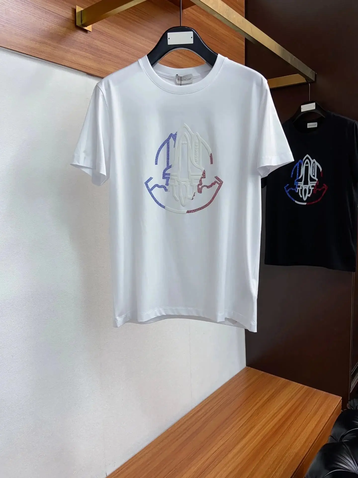 Burberry Logo T-Shirt - Red and Black Options — photo 6 of 14