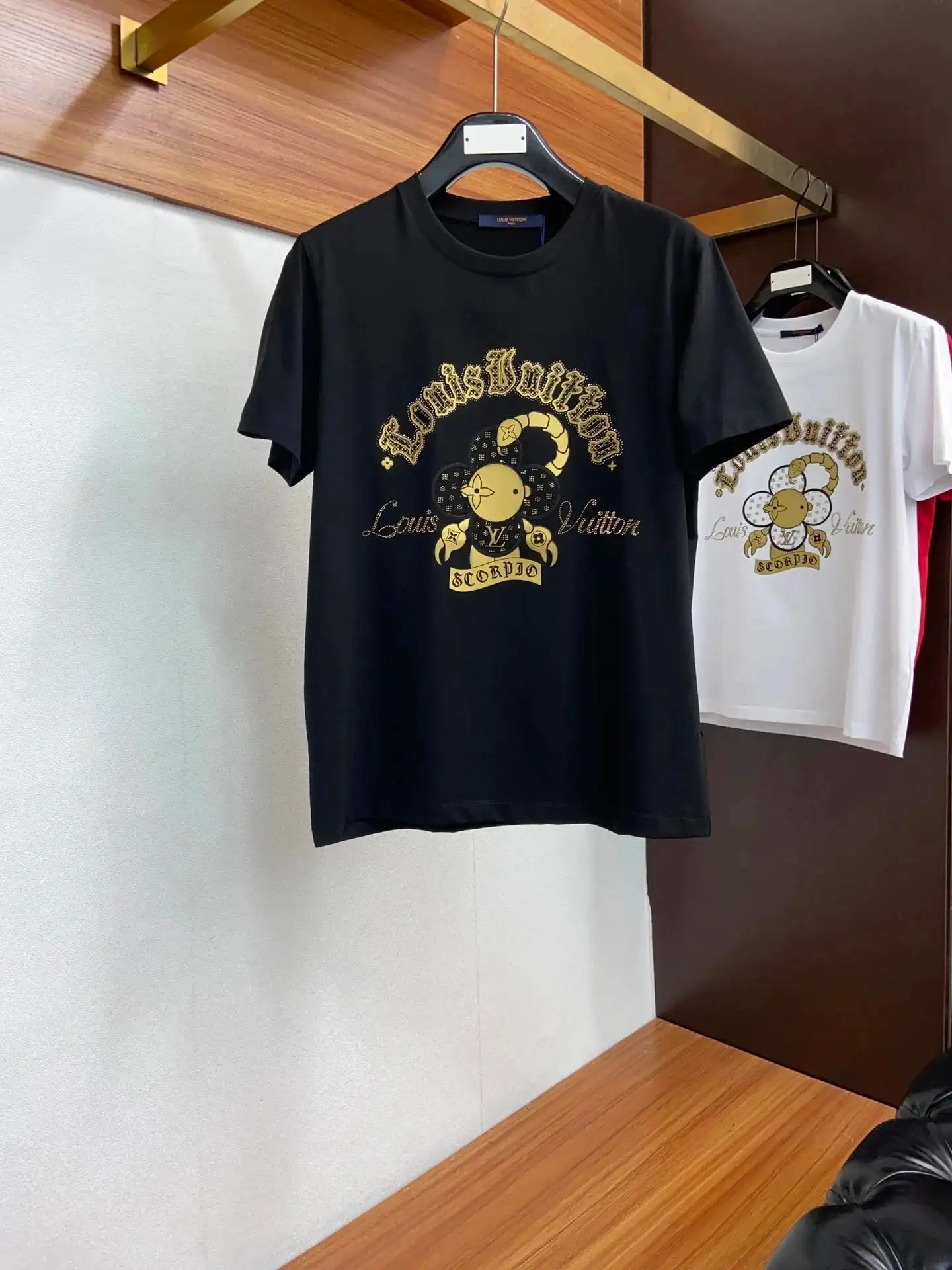 Burberry Logo T-Shirt - Red and Black Options — photo 7 of 14