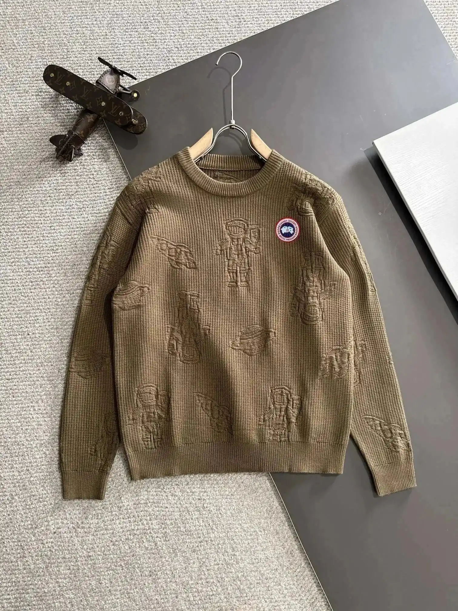 Canada Goose Sweater — photo 2 of 9