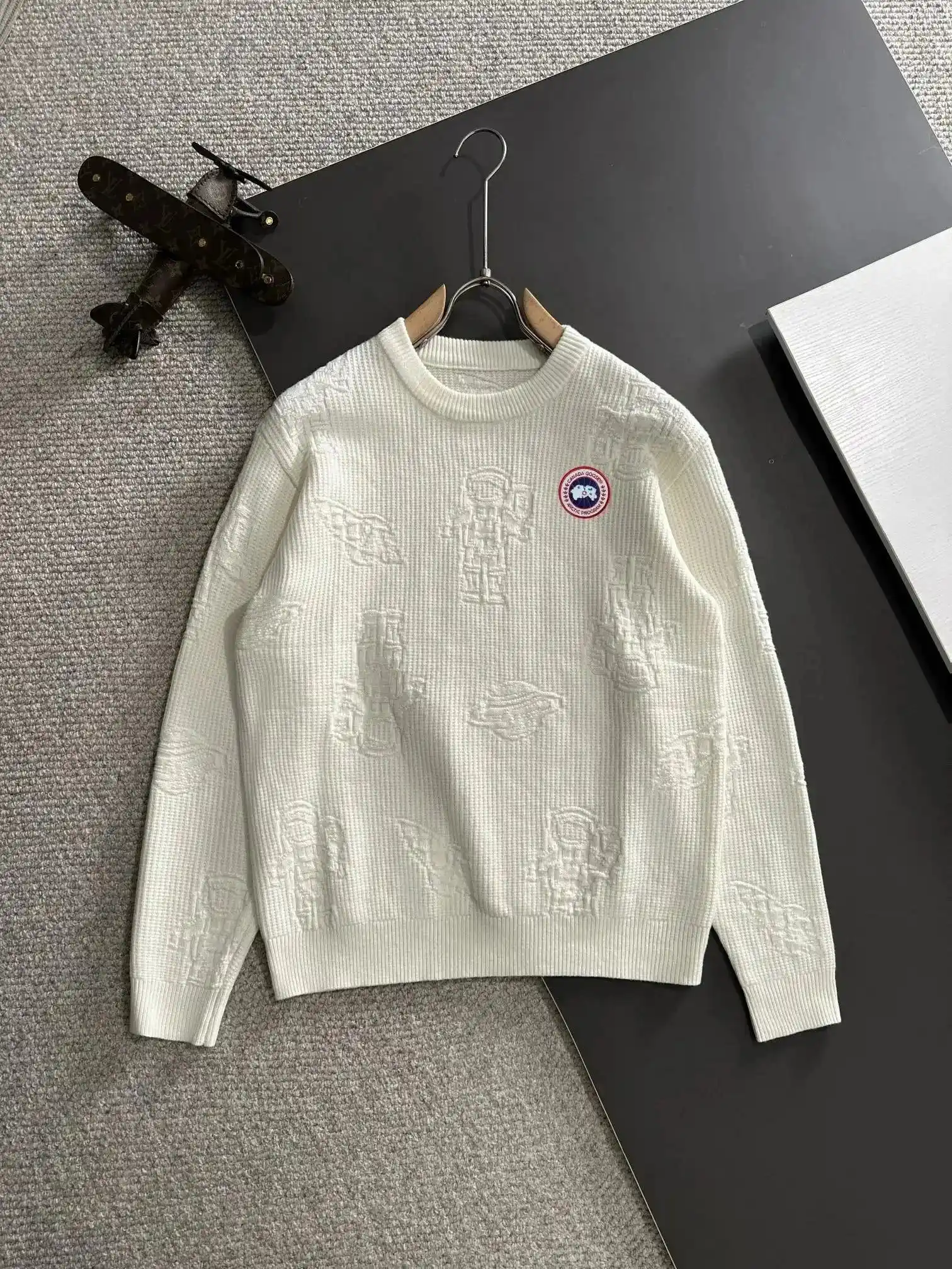 Canada Goose Sweater — photo 3 of 9
