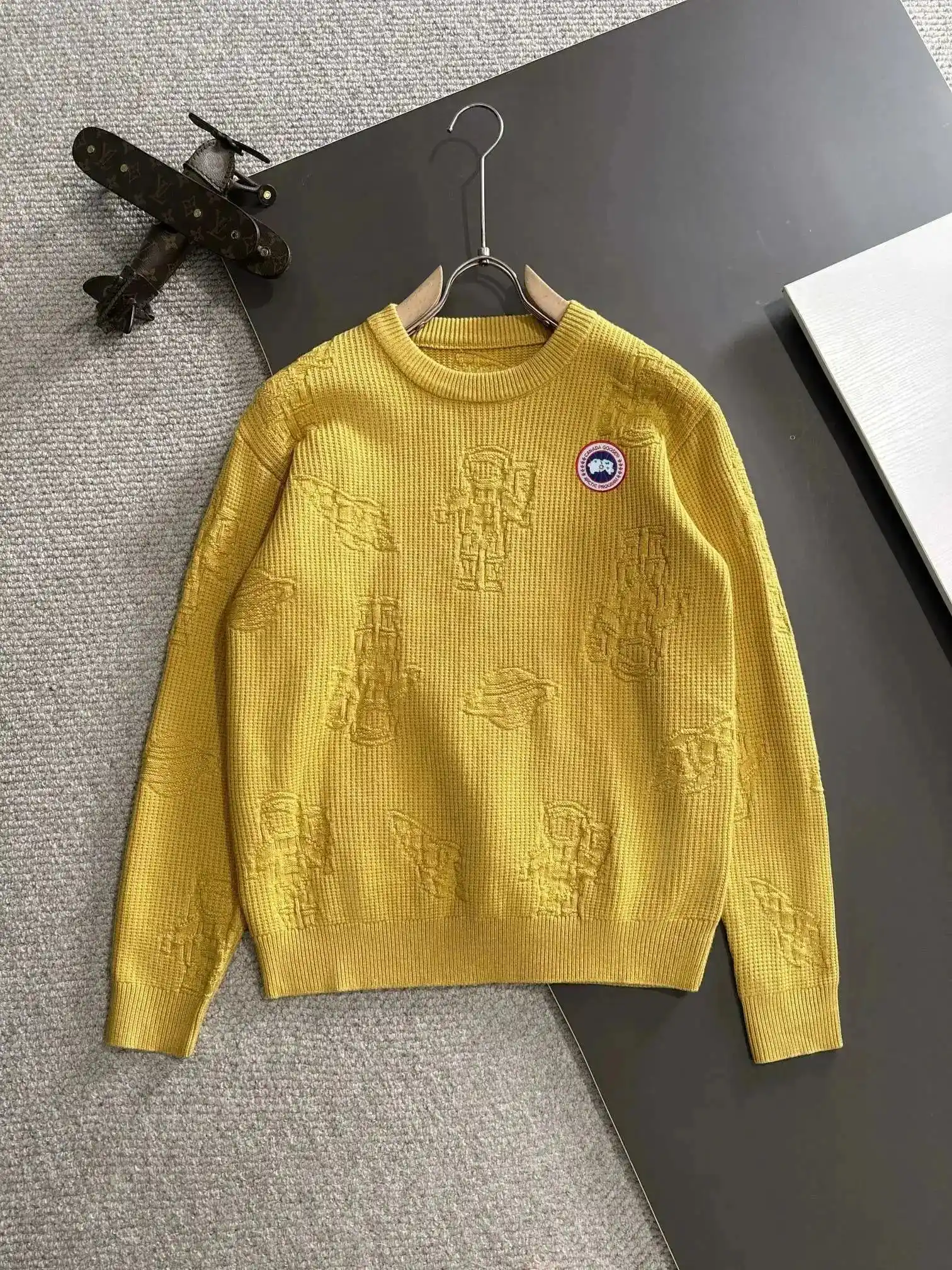Canada Goose Sweater — photo 7 of 9