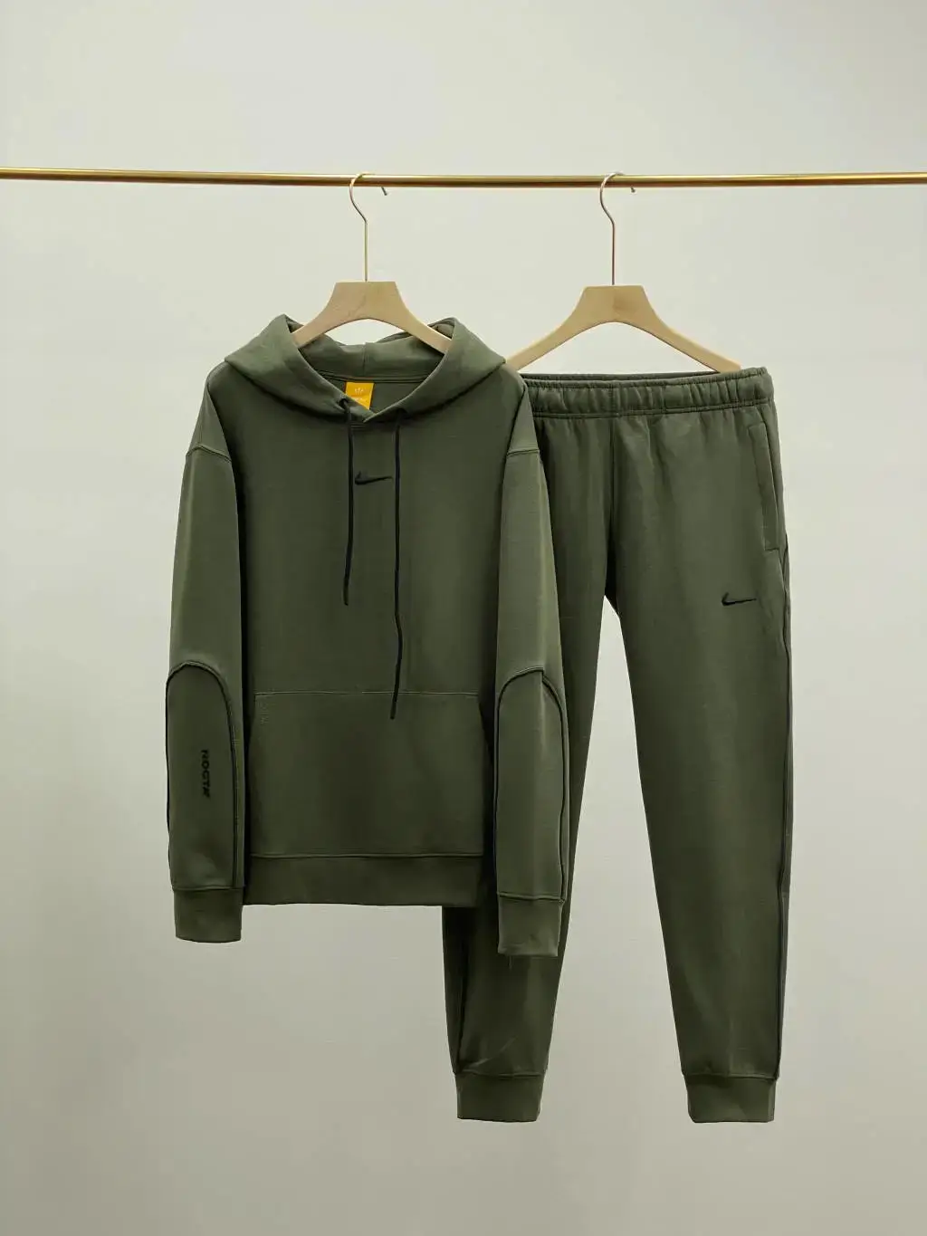 Nike Tech Fleece Hoodie & Pants Set — photo 9 of 14