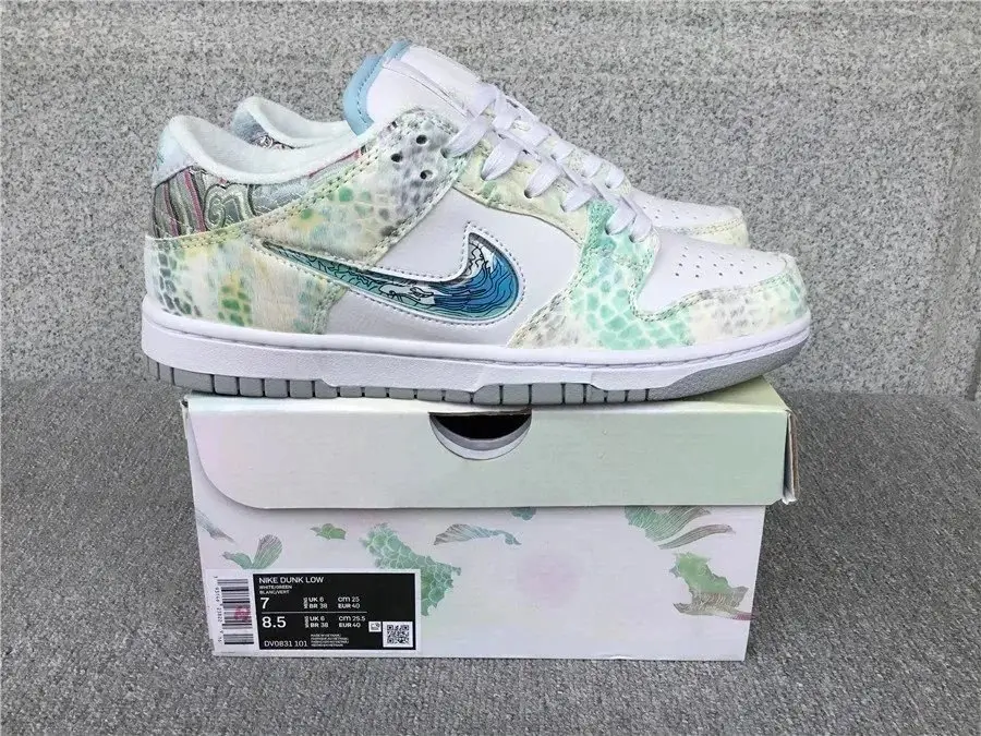NIKE — photo 2 of 15