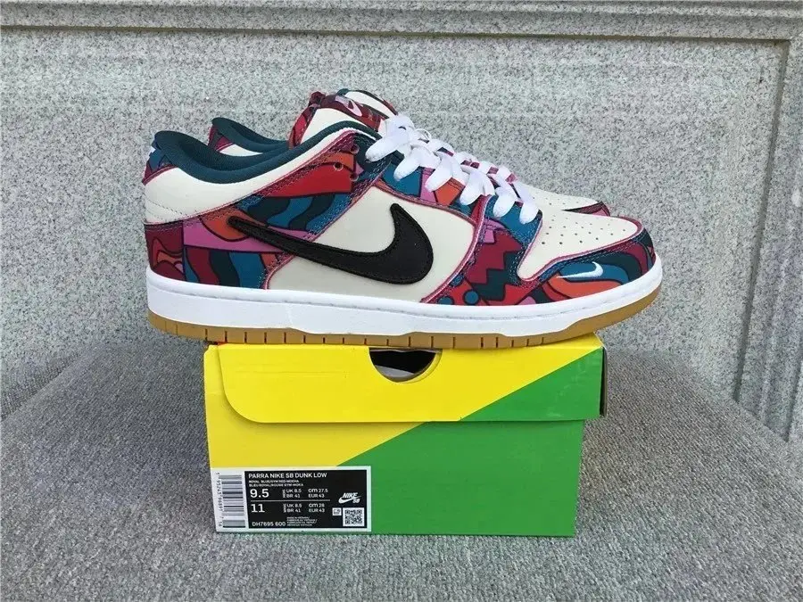 NIKE — photo 6 of 15