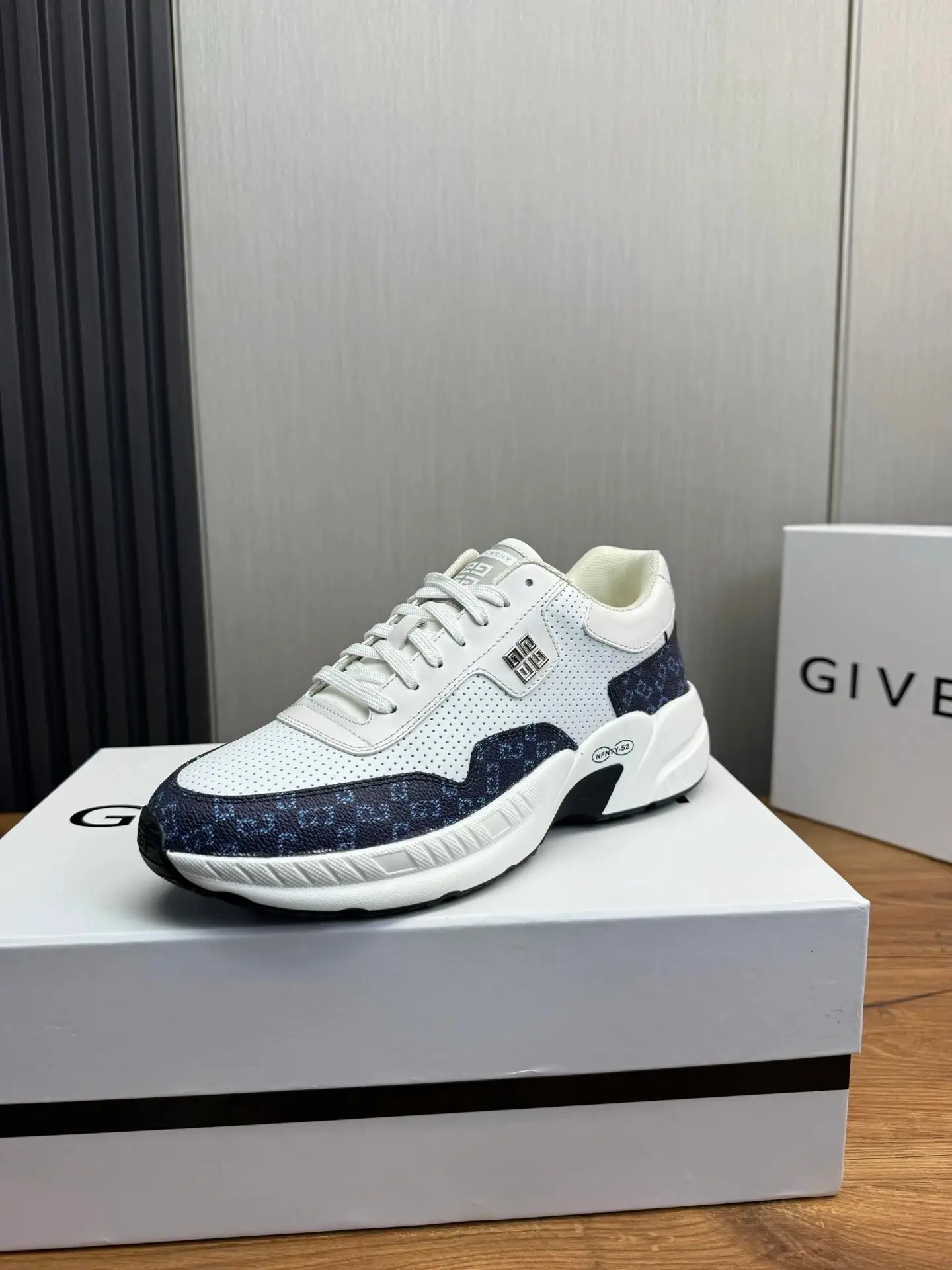 Givenchy Chunky Sneakers — photo 13 of 15