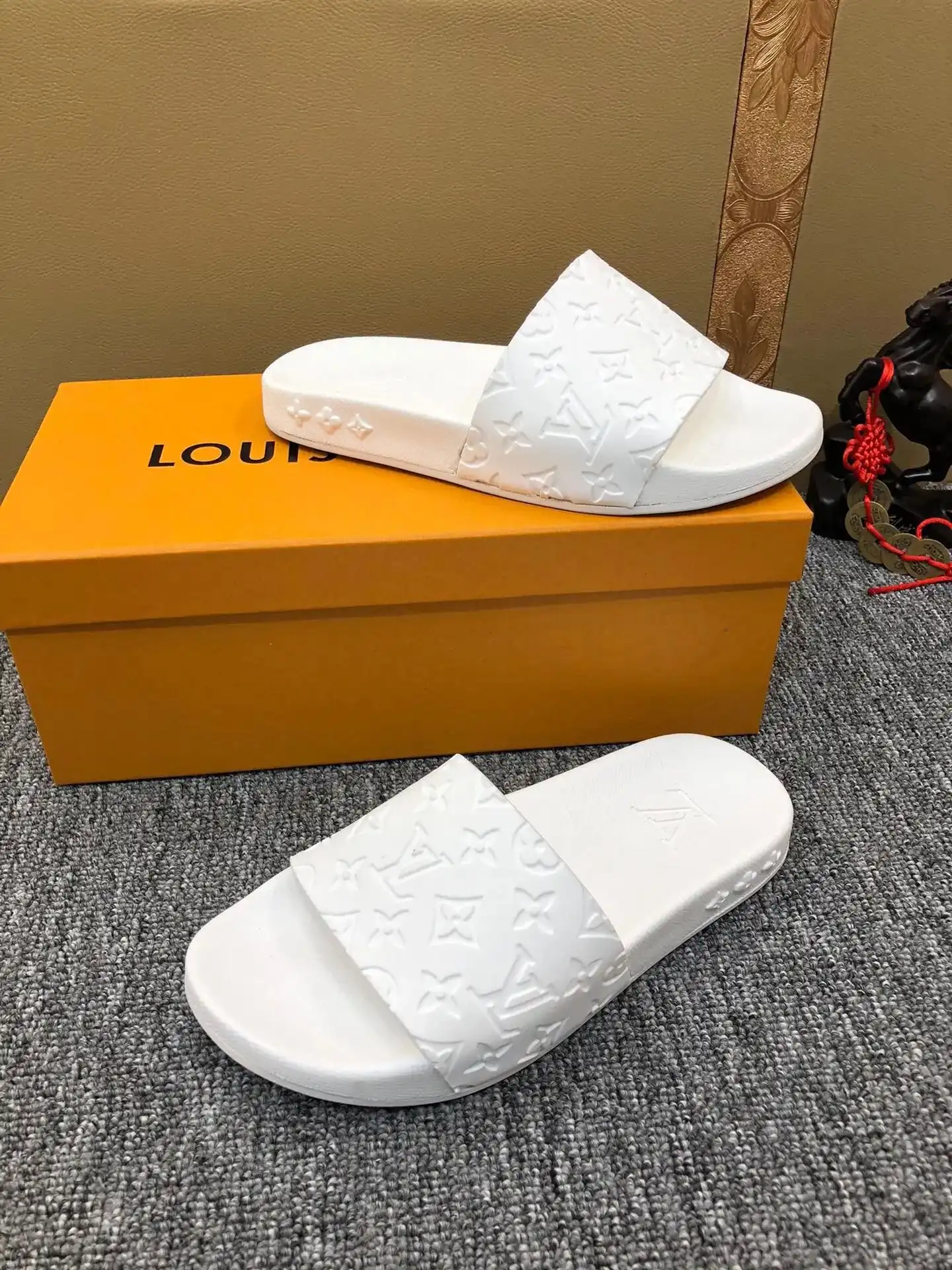 Louis Vuitton Slippers — photo 5 of 7