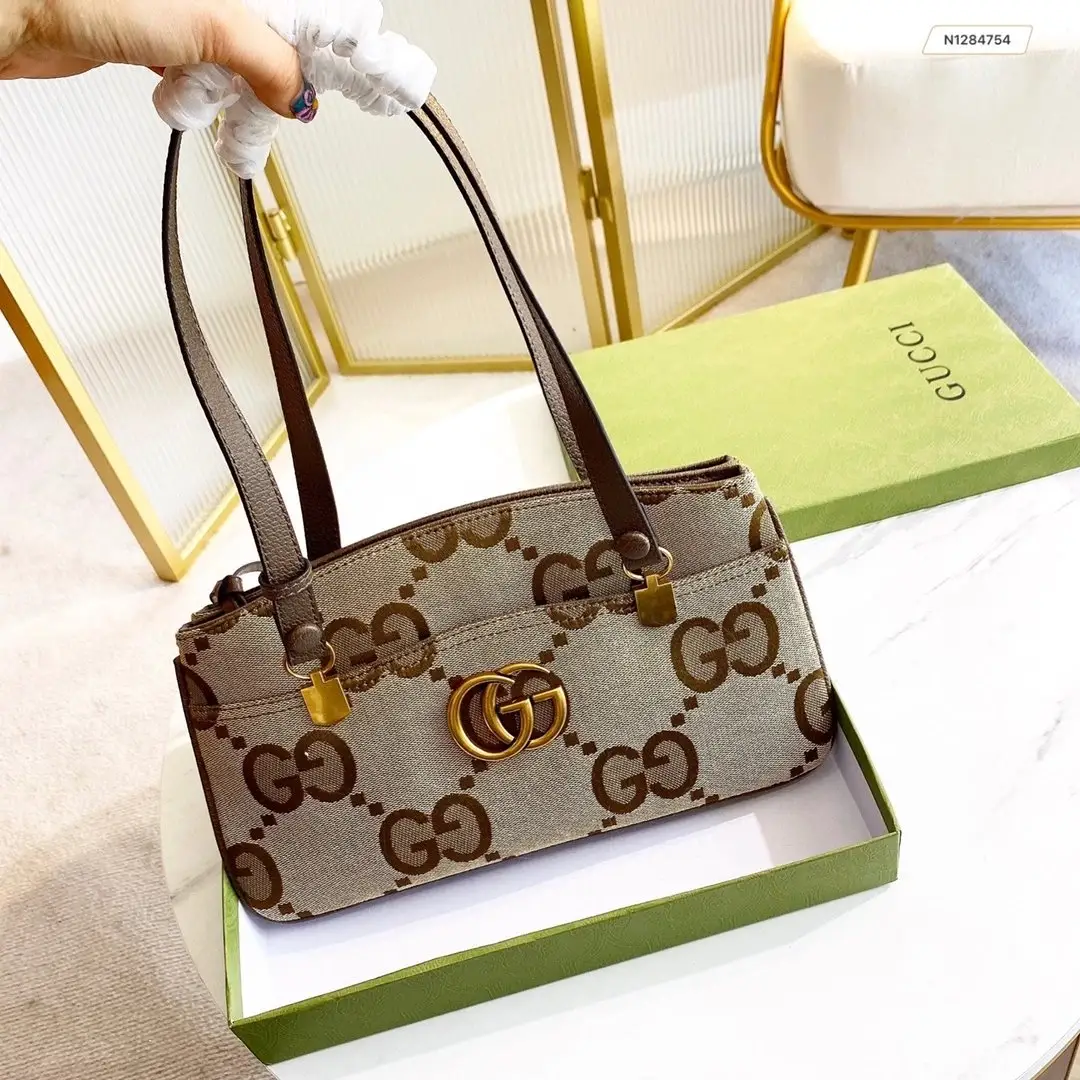 Gucci Handbags — photo 9 of 15