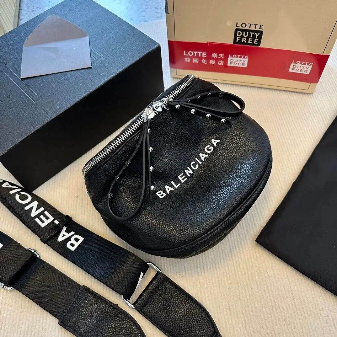 Balenciaga Handbags — photo 3 of 14