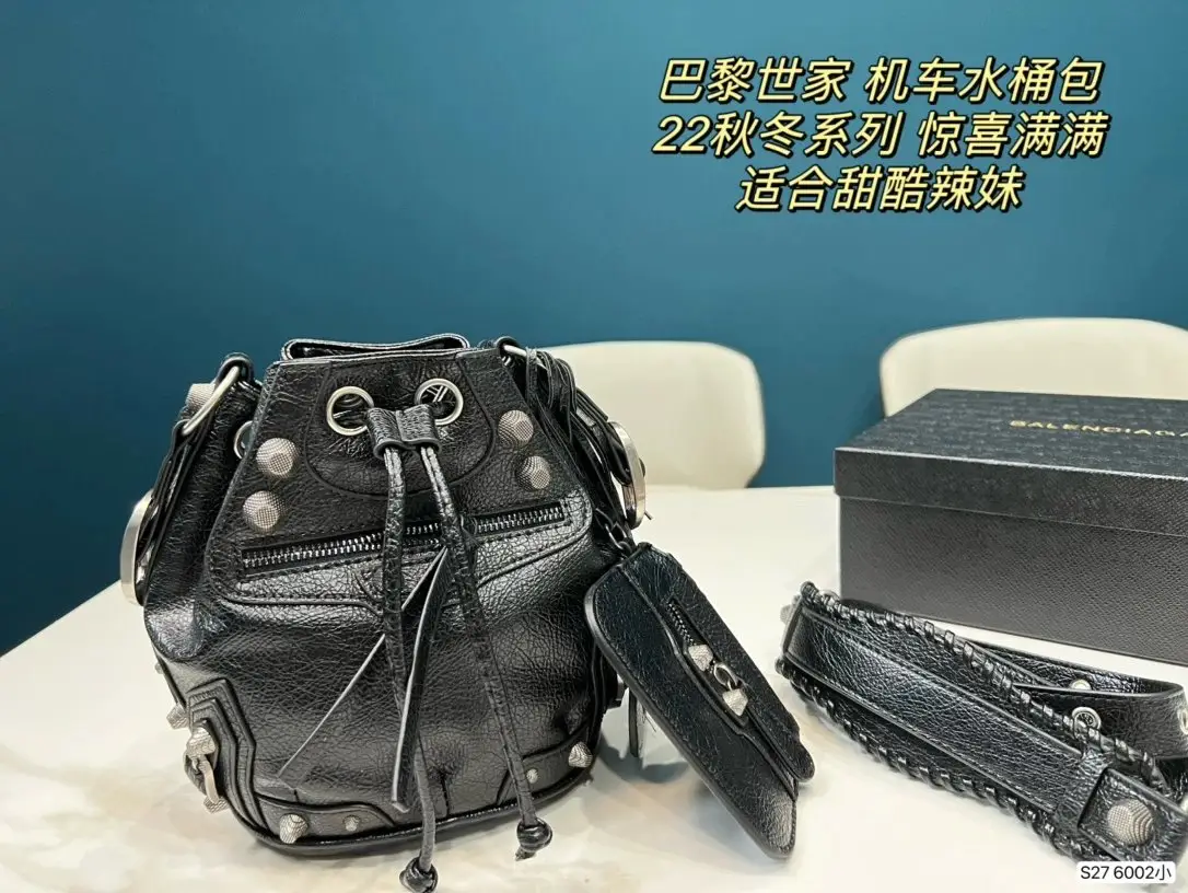 Balenciaga Handbags — photo 15 of 15