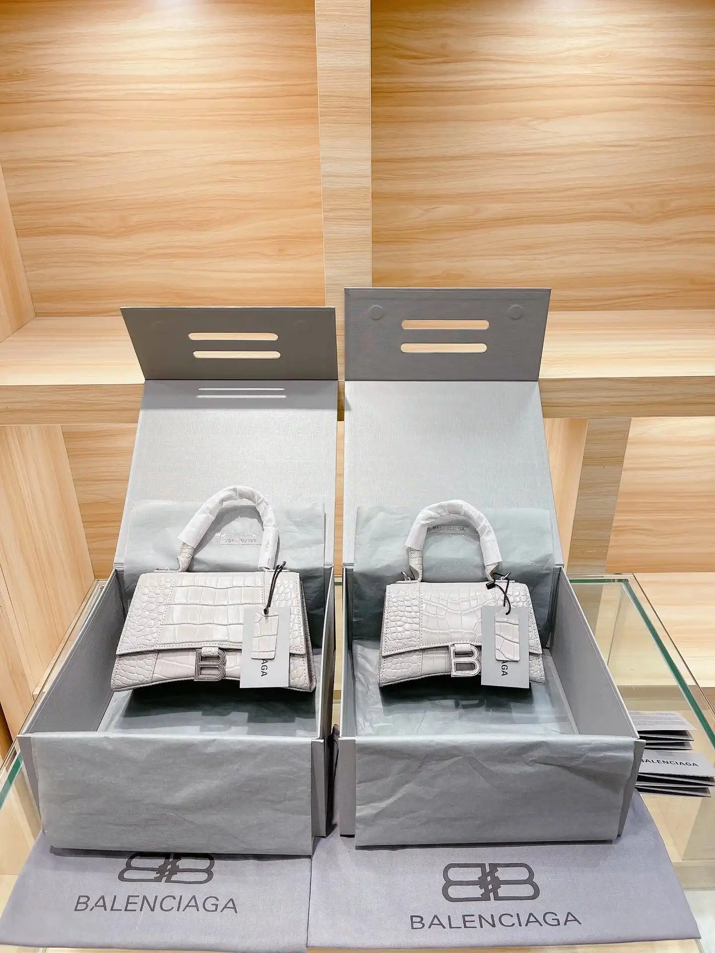 Balenciaga Handbags — photo 2 of 15