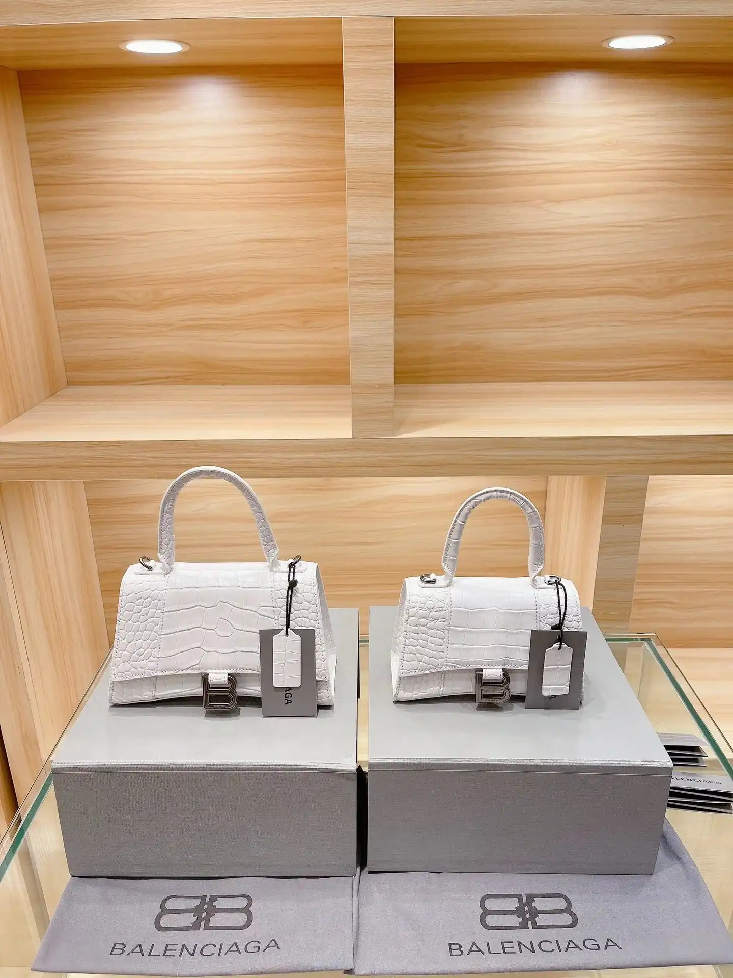 Balenciaga Handbags — photo 3 of 15
