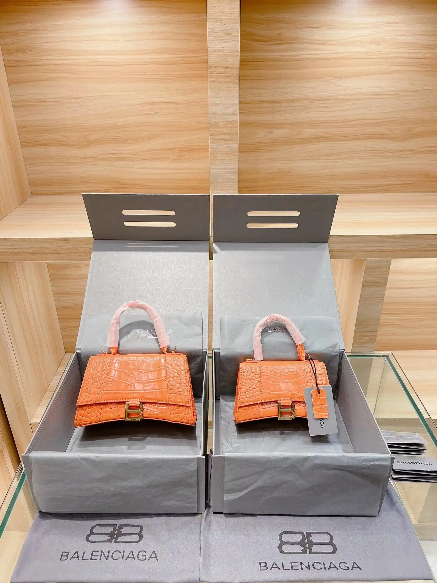 Balenciaga Handbags — photo 4 of 15