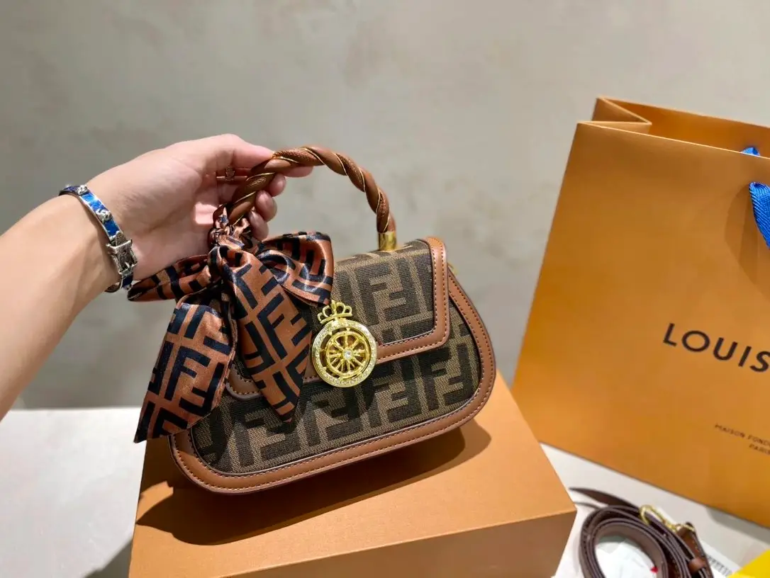 Gucci Handbags — photo 6 of 15