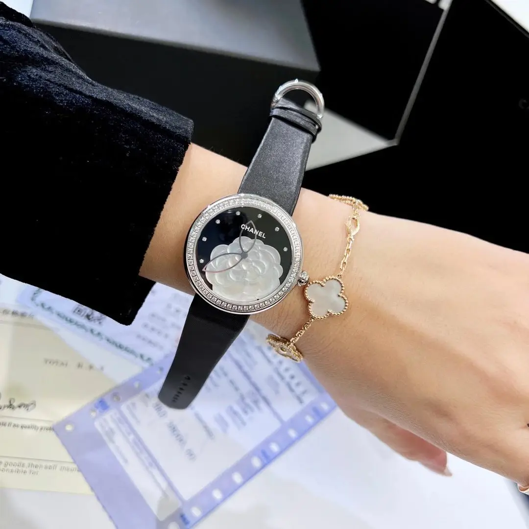 Chanel Quartz Watch — photo 4 of 6